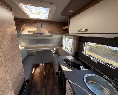 Weinsberg Lakokocsi 400lk 004.jpg