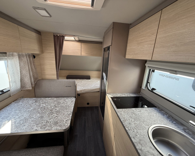 Weinsberg Lakokocsi 470qdk 004.jpg