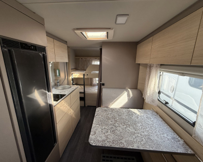 Weinsberg Lakokocsi 470qdk 005.jpg